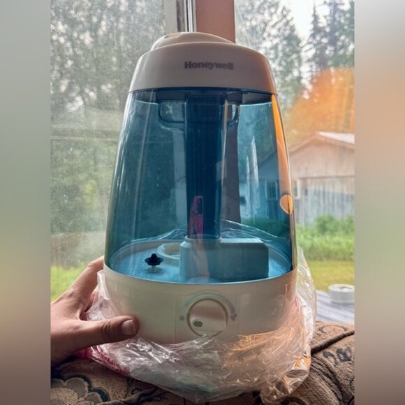 Other - Honeywell Blue and White Humidifier